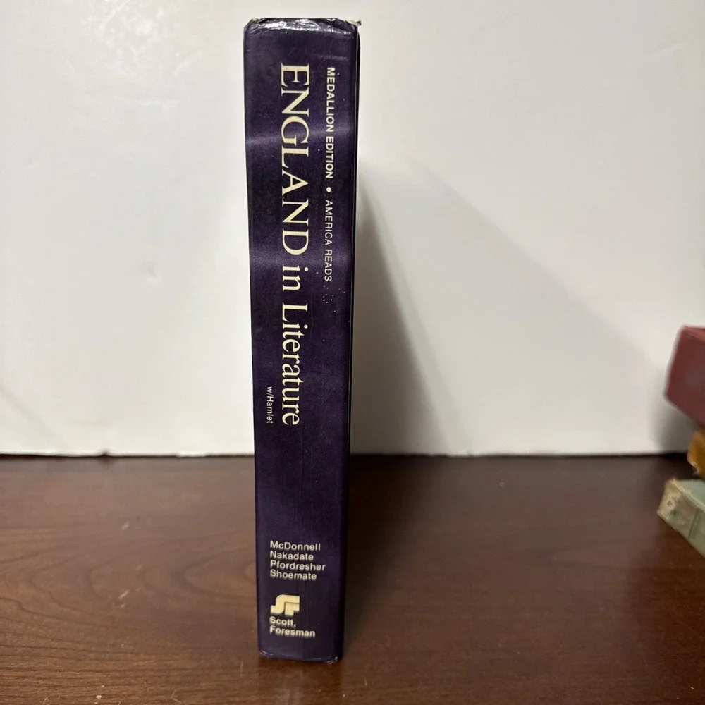 England in Literature w/ Macbeth -Medallion Edition -America Reads 1979 HC